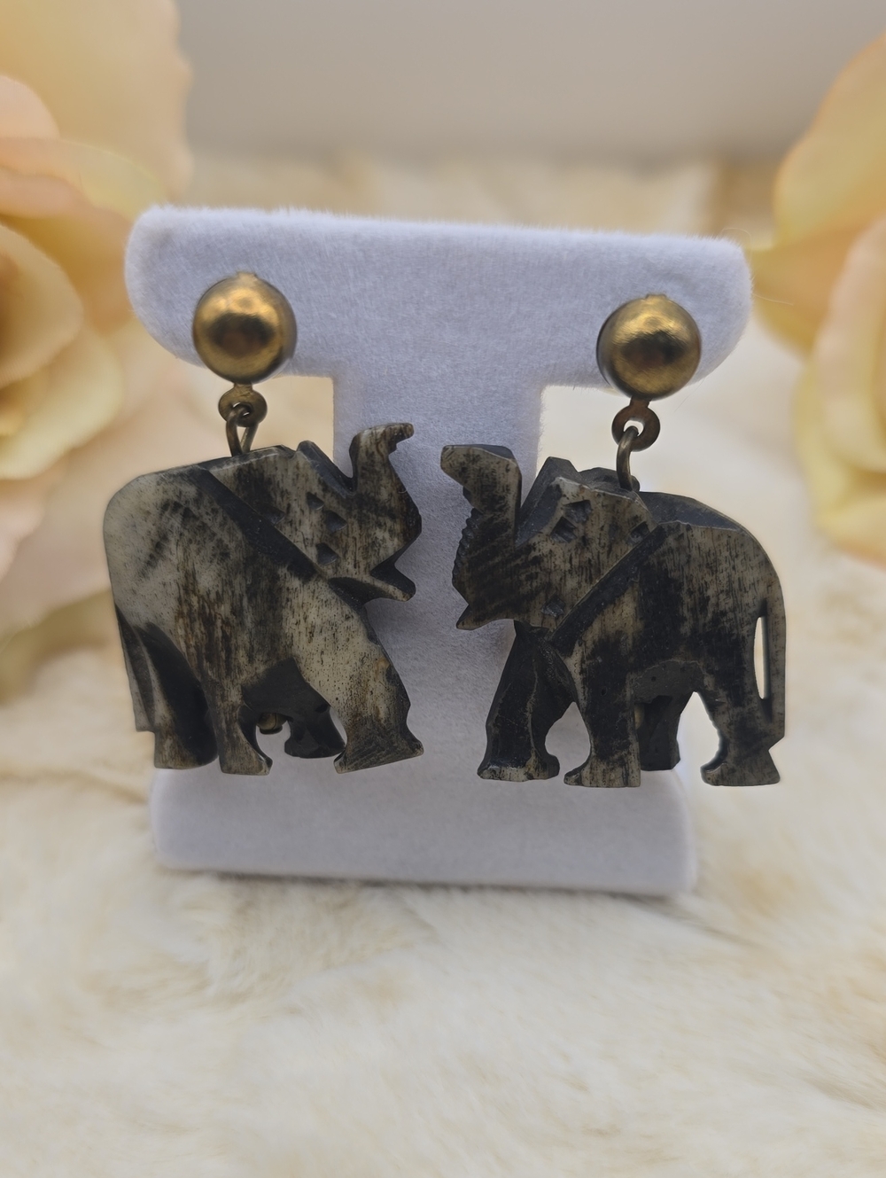VTG Hand Carved Horn Or Bone Elephant Dangle Earrings Retro Boho 70s 80s